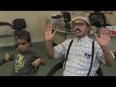 ro - Le pauvre Tiago est um burro do caralho a l'école !!! Pas de panique Antonio veille sur lui.... Faites tourner ! www.roetcut.com Ro et Cut Officiel http://ww...