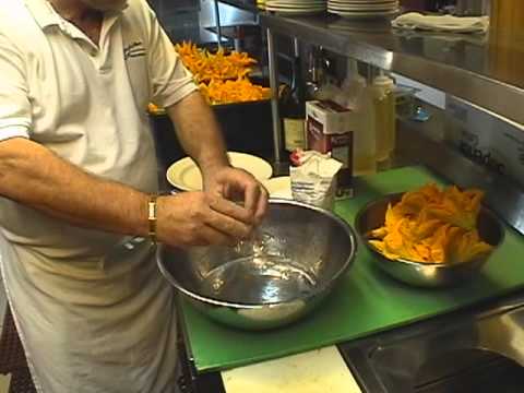 how to harvest zucchini blossoms