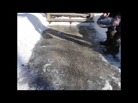 how to dissolve ice with salt