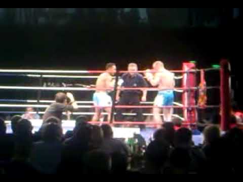 Box en el Reebok Stadium: Saenchai sor Kingstar vs Rob Storey