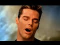Bekijk muziek clip van Ricky Martin met Bella