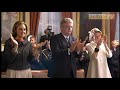 de meest begeerde schoonzoon van vlaanderen kreeg de eer om het nationale volkslied in volle crisis te bezingen voor koning albert ii.