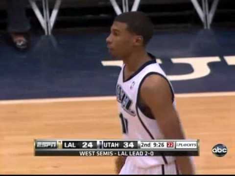 Wesley Matthews blocks Kobe Bryant