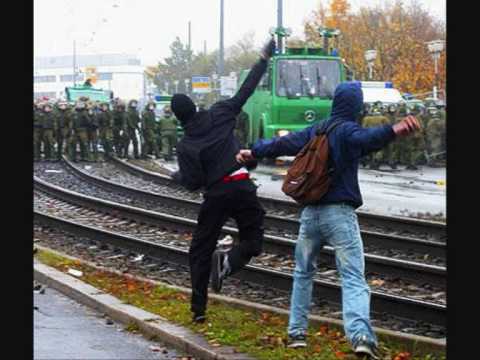 Deutschpunk - Ausgezeichneter Punk aus den 90ern aus der Oberpfalz in Bayern. Leider viel zu unbekannt heute... --------------- eiger nordwand - brenn brd leben,ist schwie...