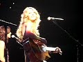 taylor swift singing jesse mccartney's song leavin' @ the 2009 stock show  rodeo. 2.10.09 san antonio, texas sorry for the lighting  shakyness!  ignore the weirdo talking/singing in the beginning. :)
