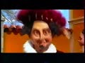 le roi don chorizo demande � coconardo, d'arr�ter zorro, le justicier masqu�. mais ce dernier est occup� � se marier avec la belle do�a vanita.