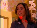 Clarita se enamora de Tobías gracias a los efectos del aroma de una flor.