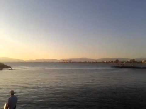 Els Canadairs agafant aigua al Arenal 2