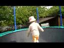 080525 Fiona auf Trampolin