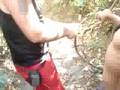 videos de Valeriano Pirata cortando com a chave