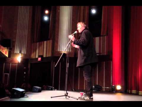 Viggo Mortensen sings