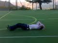 Amico imita rapper e wrestling campo calcio