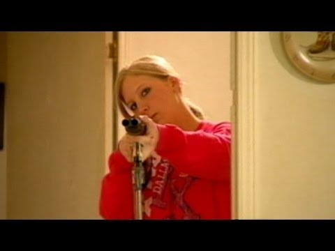 intruder - 19-year-old with a baby says 911 operator told her to
