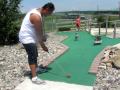 jugando golf lorena lenyn victor