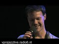 Vera Vingerhoeds interviewt Joris Roelofs tijdens de cd-presentatie en het concert van het Joris Roelofs Quartet, feat. Ari Hoenig, Aaron Goldberg, Johannes Weidenmüller in het Bimhuis op 17-10-2008. ... jazz joris roelofs vera vingerhoeds vpro radio6 bimhuis veejazz Ari Hoenig Aaron Goldberg Johannes Weidenmüller 