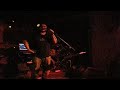 apo to live tou nikou ksydi sta 5/4 ton oktovri tou 2007, o violistis tou group, petros yiorkatzis, mimeitai to thano mikroutsiko
