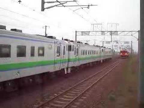 回送列車と東室蘭行き普通列車＠錦岡