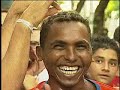 Cinderela no Centro do Recife-PE/BRA pedindo para as pessoas fazerem coisas inusitadas por R$ 10,00. Acreditem, não faltaram candidatos...