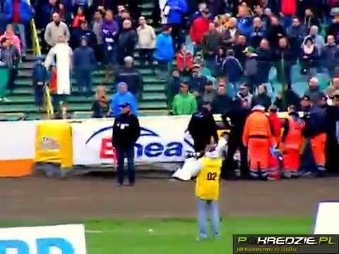 Nicki Pedersen fauluje Woffindena i osłabia swoją... :: Bieg 15. meczu Sparta-Unia Leszno. Przy stanie 44:40 Nicki Pedersen wdaje się w walkę z Taiem Woffindenem. W powtórce osamotniony Przemysław Pawlicki przegrywa podwójnie z parą Janowski-Woffinden i Unia traci zwycięstwo.