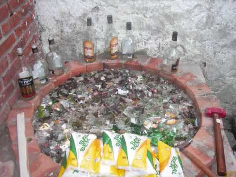 horno - Este es un horno de barro, muy casero, pero muy lindo, es lo mejor para hacer pizzas, empanadas lehmeyun, pan casero y muchas cosas mas, es una demostracion ...