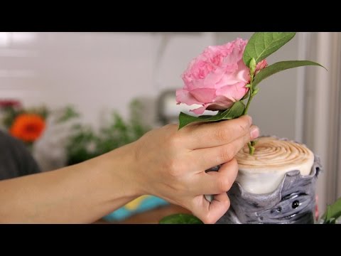 how to attach roses to a cake