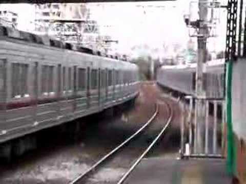 東武・西新井駅　３列車同時発車 Tobu train Triple starting