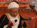 Rakyat Kelantan berdoa bersama Tuan Guru Nik Aziz.