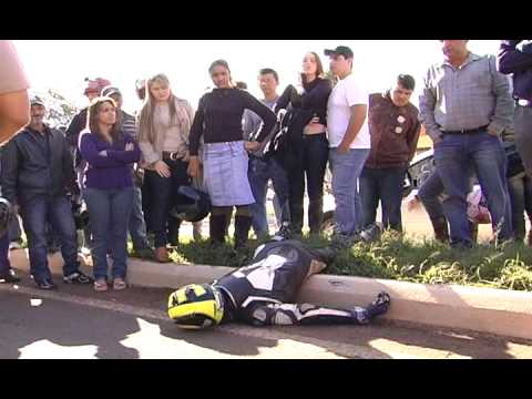VIDEOS MARINGA URGENTE CICLISTA X MOTO R1 FATAL NA COLOMBO.WMV