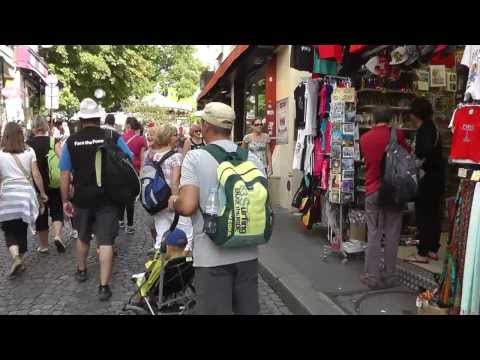 Paris: Im Gewimmel von Montmartre. In the hurry-scurry of Montmartre