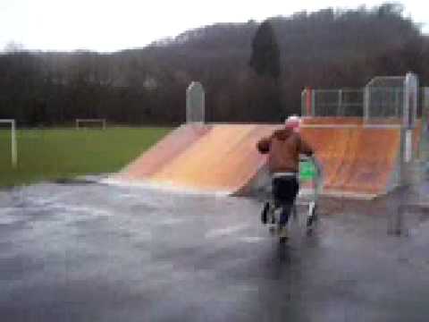 BMX BIKES TRICKS STUNTS CRASHES