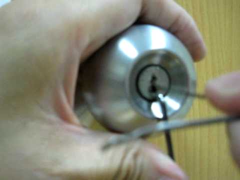 how to pick a yale door lock