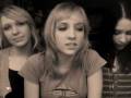 Eisley-plays-with-Se