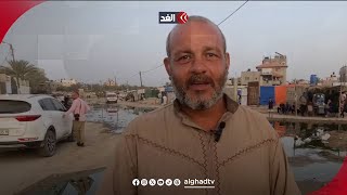 تزايد معاناة الفلسطينيين في مخيمات دير البلح بسبب تراكم النفايات وطفح مياه الصرف