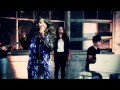 Berget Lewis Zwart Wit Video and Lyrics