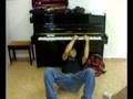 Piano de espaldas