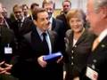 Merckel offre un stylo à Sarkozy le collectionneur.