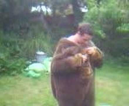 6of7Find a monkey(wear it)
