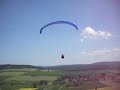 Könner Alex beim fliegen in Hohe Könner Alex beim fliegen in Hohe