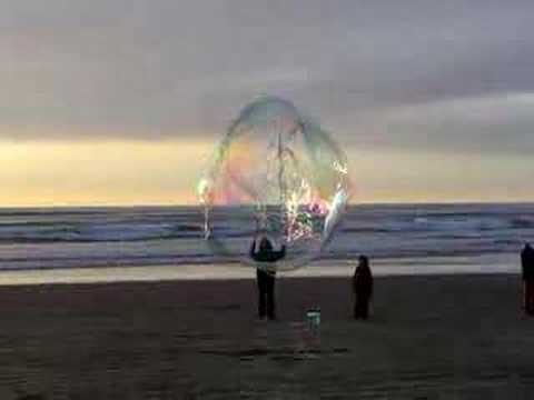 Te mostramos 10 de los mejores videos de burbujas gigantes en YouTube