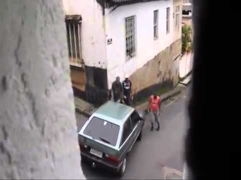 Fail: Une voiture et 3 hommes