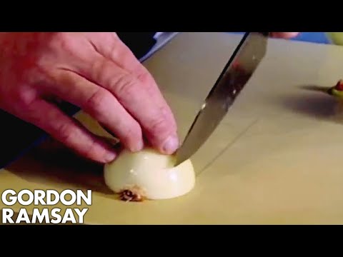 how to properly cut an onion