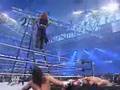 jeff hardy detruis edje a travers une échelle