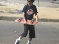 Cadu Tentando Manobra de Skate 2