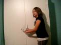 videos de MAN EATING PEANUT!!! (or the girl trying to be funny)