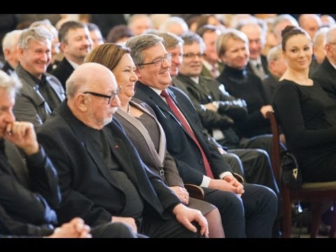 Kancelaria Prezydenta zorganizuje debatę dotyczącą własności intelektualnej i praw autorskich - zapowiedział prezydent Bronisław Komorowski w poniedziałek podczas spotkania z twórcami kultury.