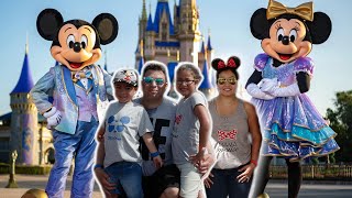 Meeting Minnie Mouse, Goofy, Donald Duck, Buzz Lightyear & More | Disney with fun kids rides!!