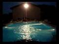 jackass, salto in piscina in bici, balordismo