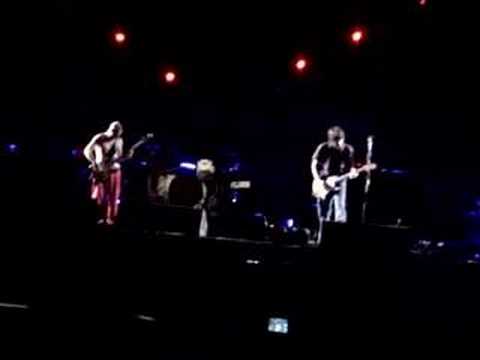 John Frusciante and Flea jam at ...