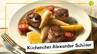 Rehmedaillons im Speckmantel mit glasierten Teltower Rübchen & Rosmarinkartoffeln