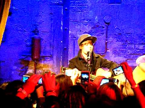 Justin Bieber in Paris, in private concert to Jamel comedy club